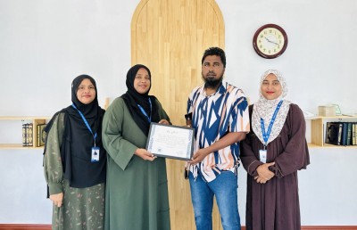 ނިޔާވި އަނބިމީހާގެ ހަނދާނުގައި ރަށު ސްކޫލްގައި މިސްކިތެއް ހަދައިފި