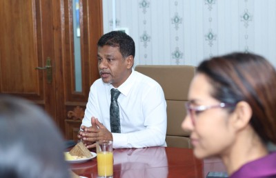 ދިވެހި ސްޕެޝަލިސްޓުންނަށް އާއްމުންގެ އިތުބާރު ބޮޑު: ނާޒިމް