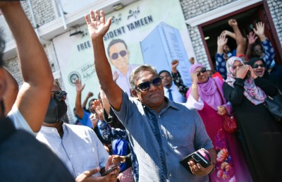 ސަޕޯޓަރުންނާއި ލީޑަޝިޕް އުފަލުގެ ކަރުނައިގައި!