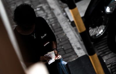 ކަޅުބާޒާރުގައި ޑޮލަރުގެ ރޭޓް ކަނޑައަޅާ "މަހުޖަނު" ވެސް ހައްޔަރު!