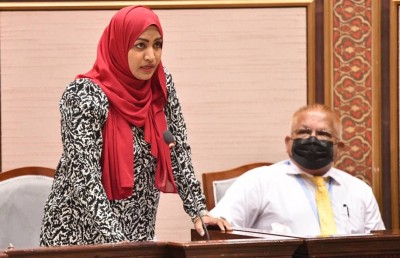 ޝަަކުވާ ސާފު ނުވެގެން މިނިސްޓަރު ރުޅިގަދަވެއްޖެ!