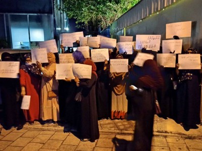 ޕްރިންސިޕަލް ވަކިކުރުމުން، އަރަބިއްޔާ ބެލެނިވެރިން މުޒާހަރާކޮށްފި