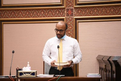 ބަޖެޓާ ގުޅިގެން ޖަވާބުދާރީ ވުމަށް މިނިސްޓަރު އަމީރަށް 45 މިނެޓު