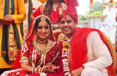 ސިލްސިލާ "ގުމް ހެ ކިސީކޭ ޕިޔާރު މޭ" ގެ ދެ ތަރިން ކައިވެނިކޮށްފި