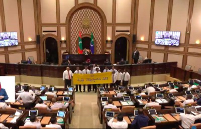 ޕާޓީ ބަދަލުކުރުމުން މަޖިލިހުގެ މެންބަރުކަން ގެއްލޭ ގޮތަށް ގާނޫނުއަސާސީ އިސްލާހުކޮށްފި