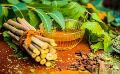 ހިތި ގަހު ގޮފިން ދަތް އުނގުޅަބަލަ!