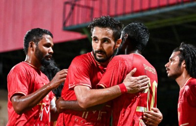 ތިމަރަފުއްޓާ ދެކޮޅަށް ތަޖުރިބާކާރު ކުޅުންތެރިން ގިނަ މާލެ ޓީމުން ފެންވަރު ދައްކާލައިފި