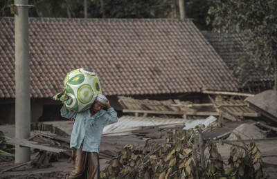 އިންޑޮނީޝިޔާގެ އަލިފާން ފަރުބަދައެއް ގޮވައި 13 މީހަކު މަރުވެއްޖެ