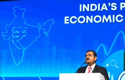 އިންޑިއާގެ ބިލިއަނަރު އަދާނީއަށް އެމެރިކާއިން މަކަރާއި ހީލަތުގެ ދައުވާކޮށްފި