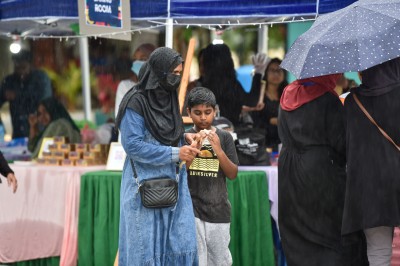 ވުނަދާނަ ފެސްޓިވަލްއިން ހޮވާ ނަސީބުވެރިއަކަށް ރަށަކަށް ދާން ދެކޮޅު ޓިކެޓު ދެނީ