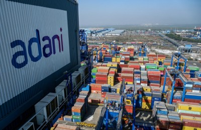 އިންޑިއާގެ ބިލިއަނަރު އަދާނީއަށް އެމެރިކާއިން މަކަރާއި ހީލަތުގެ ދައުވާކޮށްފި