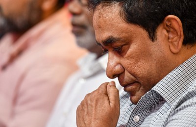 ޕާސްޕޯޓް ހިފަހައްޓަން އުޅެނީ ފުރަން އުޅޭކަމުގެ ހެއްކެއް ނެތި: ޔާމީން