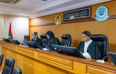 ހައި ކޯޓުގައި ފުރަތަމަ ފަހަރަށް ތިން އަންހެން ފަނޑިޔާރުންގެ ބެންޗެއް