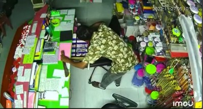 ކުޅުދުއްފުށީ ފިހާރައަކަށް ކަތިވަޅިއެއް ހިފައިގެން ވަދެ ވައްކަން ކުރި މީހާގެ ބަންދަށް 15ދުވަސް