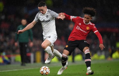 ޔަންގް ބޯއީޒް އިން ޒުވާން ކުޅުންތެރިންނާ އެކު ނުކުތް ޔުނައިޓެޑް ހިފަހައްޓައިފި