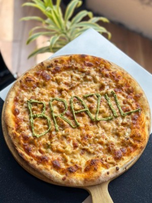 ލަވޭރާއިން ވޯލްޑް ކަޕުގެ ކޮންމެ ޓީމަކަށް ޚާއްސަ ޕިއްޒާއެއް!