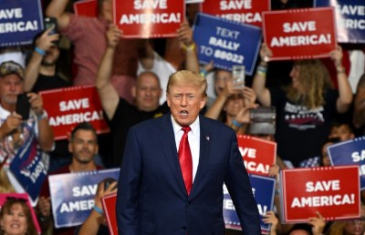 ޑޮލަރު ދޫކޮށްލައިފި ނަމަ ބްރިކްސް ގައުމުތަކުން 100 ޕަސެންޓް ޓެރިފް ނަގާނަން: ޓްރަމްޕް