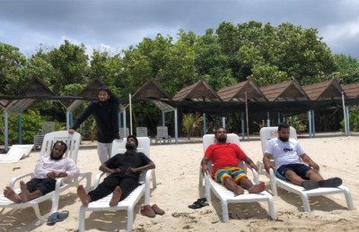 ލޯފަން ފަސް ޒުވާނުންނާ އެކު ހަފްސީ ކުރި ދަތުރު