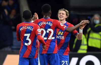 ގަލެގާގެ ދެ ލަނޑާ އެކު ކްރިސްޓަލް ޕެލަސް އިން އެވަޓަން ބަލިކޮށްފި