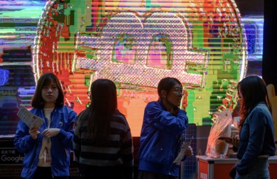 ބިޓްކޮއިންގެ އަގު ފުރަތަމަ ފަހަރަށް 100،000 ޑޮލަރުން މައްޗަށް