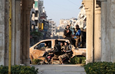 ހަނގުރާމަވެރިން ބުނަނީ ދިމިޝްގު ހިސާރުކުރަން ތައްޔާރު ކަމަށް، ބައްޝާރު ފިއްލަވައިފި ކަމަށް ވެސް އަޑު ފެތުރިއްޖެ