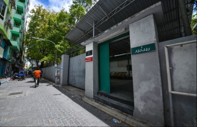 ގަލޮޅު ސަހަރާއިން ބައެއް ގަބުރުތައް ނަގަނީ