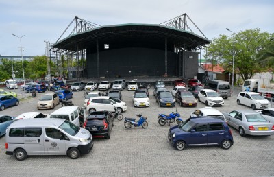 ކާނިވާ ސްޓޭޖު ތަޅާލައި އާ ސްޓޭޖެއް އަޅަނީ