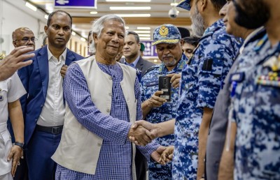 "އިންޑިއާގެ އުނދަގުލާ ދެކޮޅަށް" އެންމެން އެއްބައިވާން ބަންގްލާދޭޝްގެ ވަގުތީ ވެރިޔާ ގޮވާލައިފި