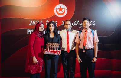 އީޝަލް: ކިޔެވުމުގައި ވިދަމުން، ކުޅިވަރުގައި ފިޔަޖަމުން އަންނަ ތަރިއެއް