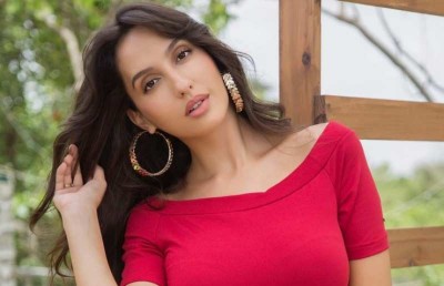 އާ ވީޑިއޯ ލަވައެއްގައި ނޯރާ މާމެއިޑެއްގެ ގޮތުގައި