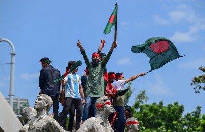 "އިންޑިއާގެ އުނދަގުލާ ދެކޮޅަށް" އެންމެން އެއްބައިވާން ބަންގްލާދޭޝްގެ ވަގުތީ ވެރިޔާ ގޮވާލައިފި