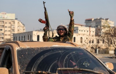 ހަނގުރާމަވެރިން ބުނަނީ ދިމިޝްގު ހިސާރުކުރަން ތައްޔާރު ކަމަށް، ބައްޝާރު ފިއްލަވައިފި ކަމަށް ވެސް އަޑު ފެތުރިއްޖެ