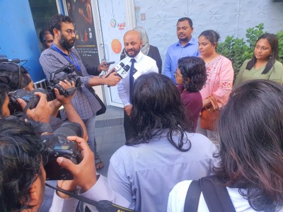 ރާއްޖޭގައި ސިޔާސީ ކަންކަން ވަނީ ބޮޑު ބާޒާރަކަށްވެފައި: ފާރިސް