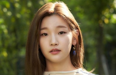 "ޕެރަސައިޓް" ގެ ބަތަލާ އަށް ތައިރޮއިޑް ކެންސަރު ޖެހި، ފަރުވާ ހޯދަނީ