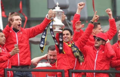 އޮބާމަޔަން އަތުން ކެޕްޓަން ބޭންޑް އަތުލީ މަޖުބޫރު ވެގެން: އާޓެޓާ