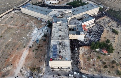 މީހުން ސަލާމަތްކުރަން ސީރިއާގެ ސިއްރު ޖަލުތަކުގެ ޗާޓު ދޭން އެދެފި