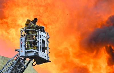 އަލިފާން ކޮންޓްރޯލްވި އިރު އިމާރާތް އަނދައި ހުލި