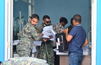 އަލިފާން ކޮންޓްރޯލްވި އިރު އިމާރާތް އަނދައި ހުލި