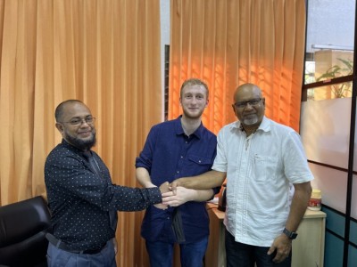 ރާއްޖޭގައި އިނގިރޭސިވިލާތުގެ މީހަކު އިސްލާމް ދީން ގަބޫލުކޮށްފި
