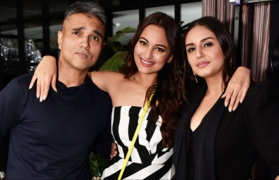 ސޮނާކްޝީ އާއި ހުމާގެ ފަލަ މީހުންގެ ރޯލްތަކުން ދައްކާލުމެއް