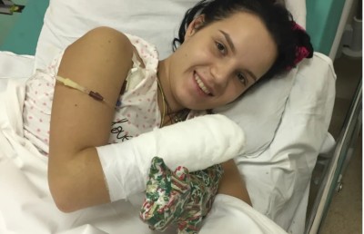 ދެ އަތްތިލަ ބުރިކުރި ރަޝިއާ އަންހެނަކަށް ބަދަލަށް 417،000 ޑޮލަރު