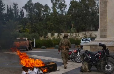 ބައްޝާރުގެ ބައްޕާފުޅުގެ ޒިޔާރަތުގައި ހުޅުޖަހައިފި
