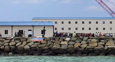 އެފްކޮންސް މުވައްޒަފުން ގުޅީފަޅުގައި މުޒާހަރާ ކުރަން ފަށައިފި