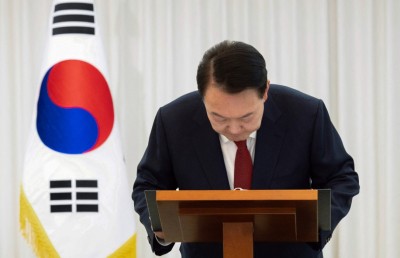 އެންމެފަހުން ދެކުނު ކޮރެއާގެ ރައީސް އަޒުލްކޮށްފި