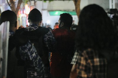 އިދިކޮޅުގެ މުޒާހަރާއިން 16 މީހަކު ހައްޔަރުކޮށްފި