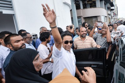 ބޮޑު ޙުކުމުގެ އިންތިޒާރުގައި، އިދިކޮޅުން ތިބީ އުންމީދުގައި!