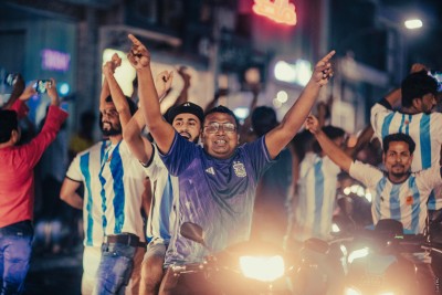 ޗެމްޕިއަންކަން ލިބުމުން ރާއްޖޭގައި އުޅޭ އާޖެންޓީނާގެ ސަޕޯޓަރުން ސައިކަލު ބުރެއް ބާއްވަނީ