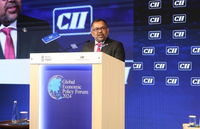 ދުނިޔޭގެ އިގުތިސާދަށް އޮތް ދަތިތަކުން އަރައިގަންނަން އީޖާދީ ވިސްނުން އިސްކޮށް، ގުޅިގެން މަސައްކަތް ކުރަންޖެހޭ: ޒަމީރު