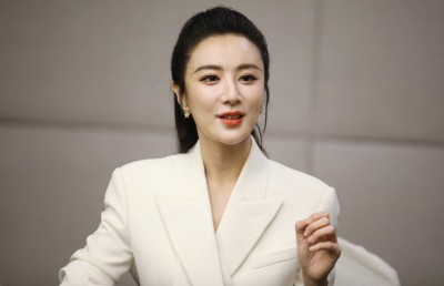 ޓެކުހަށް މަކަރު ހެދުމުން ޗައިނާގެ ސެލެބްރިޓީއަކަށް 210 މިލިއަން ޑޮލަރުގެ ޖޫރިމަނާއެއް