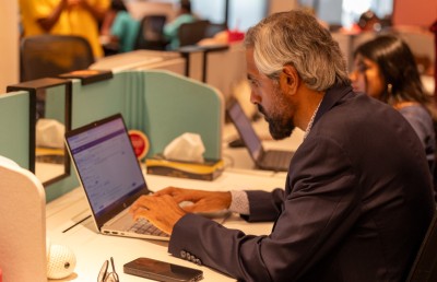 ކަސްޓަމަ ސަޕޯޓު ދޭން އުރީދޫގެ ވަޓްސްއެޕް އެކައުންޓެއް